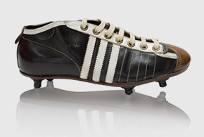 Fussballschuh mit Stollen aus Polyamid