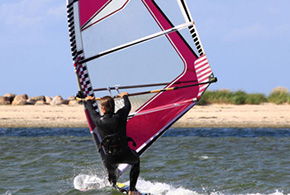 Windsurfer - Chemiefaser in Surfbrett & Segel
