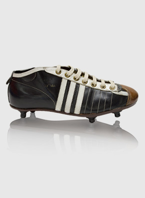 Fussballschuh mit Stollen aus Polyamid