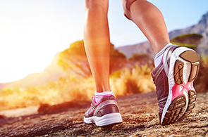 Laufschuhe aus atmungsaktiven Chemiefasern
