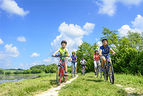 Kinder beim Fahrradfahren