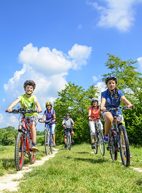 Kinder beim Fahrradfahren