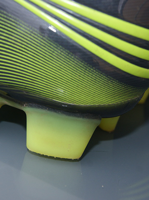 Fußballschuhe: Stollen aus Polyamid & Polyoxymethy