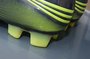 Fußballschuhe: Stollen aus Polyamid & Polyoxymethy