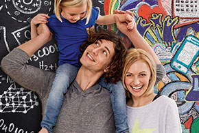 Familie beim Tag der offenen Tür