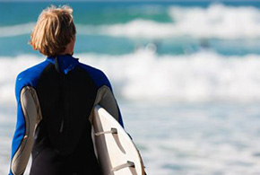 Surfer - Wassersport dank Kunststoff