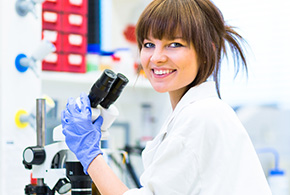 Laborantin der medizinischen Chemie