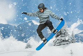 Snowboarder beim Sprung