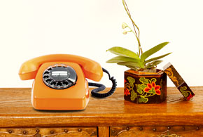Altes Telefon mit Wählscheibe